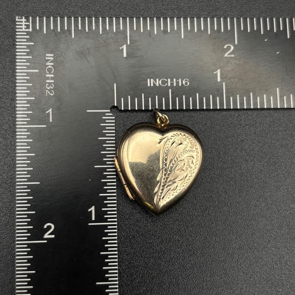 Vintage Rolled Gold Heart Photo Locket Etched Floral Gold Tone 0.85" - Picture 9 of 10